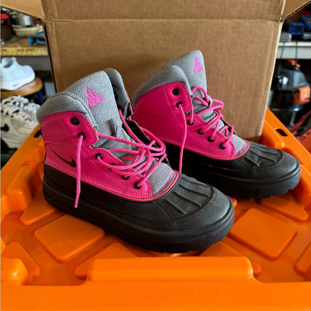 Nike Winter ankle duck boots hot pink
